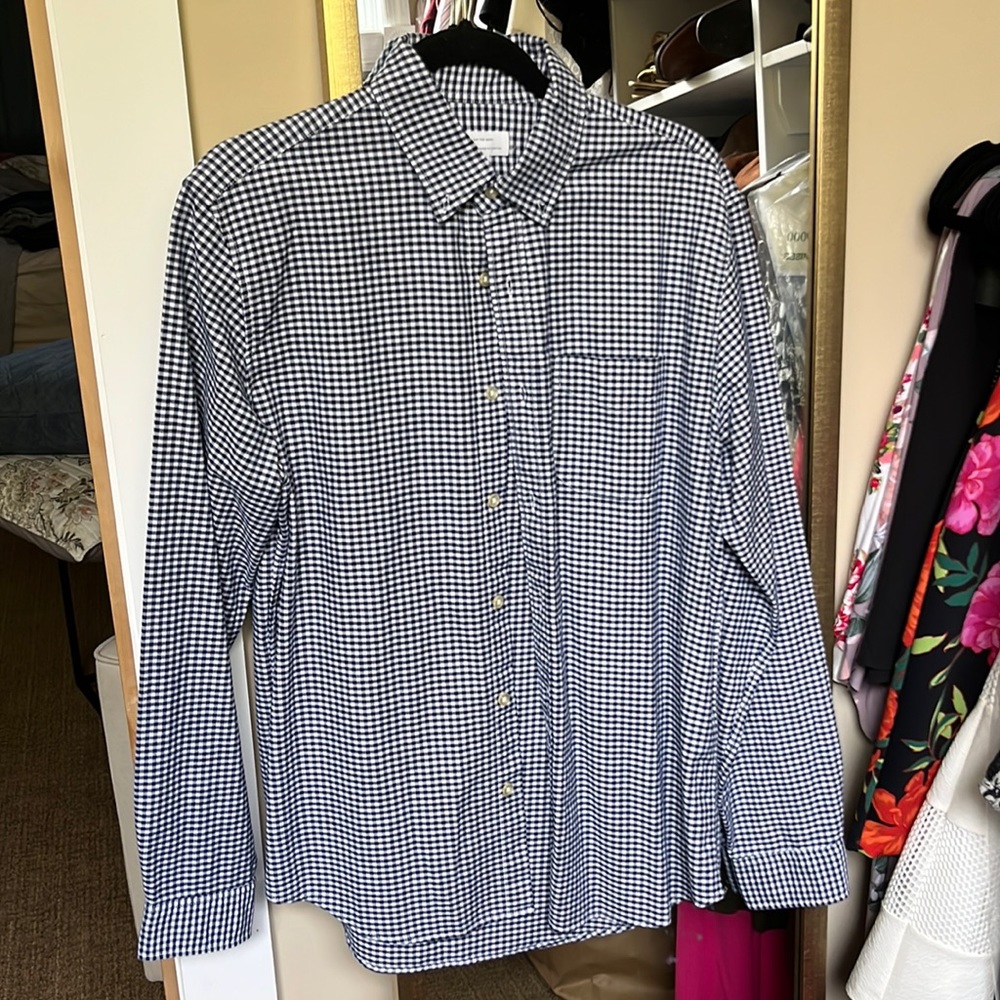 Men’s Gap blue and white checkered button down shirt
